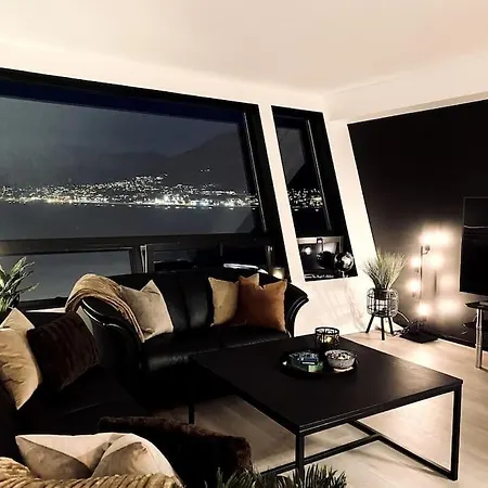 Fresh Topfloor-apartment With A Stunning Ocean View! Tromso