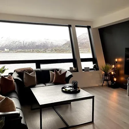 Fresh Topfloor-apartment With A Stunning Ocean View! * Tromso