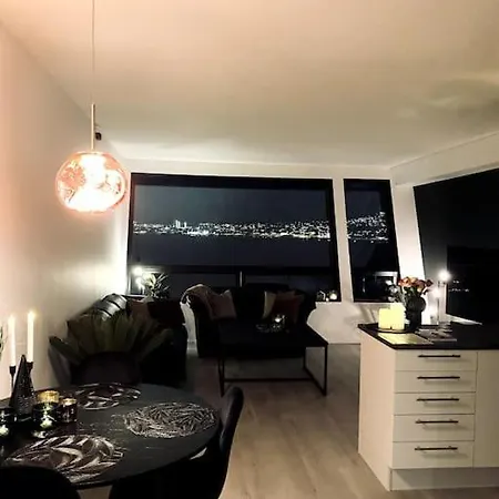 Fresh Topfloor-apartment With A Stunning Ocean View! Tromso